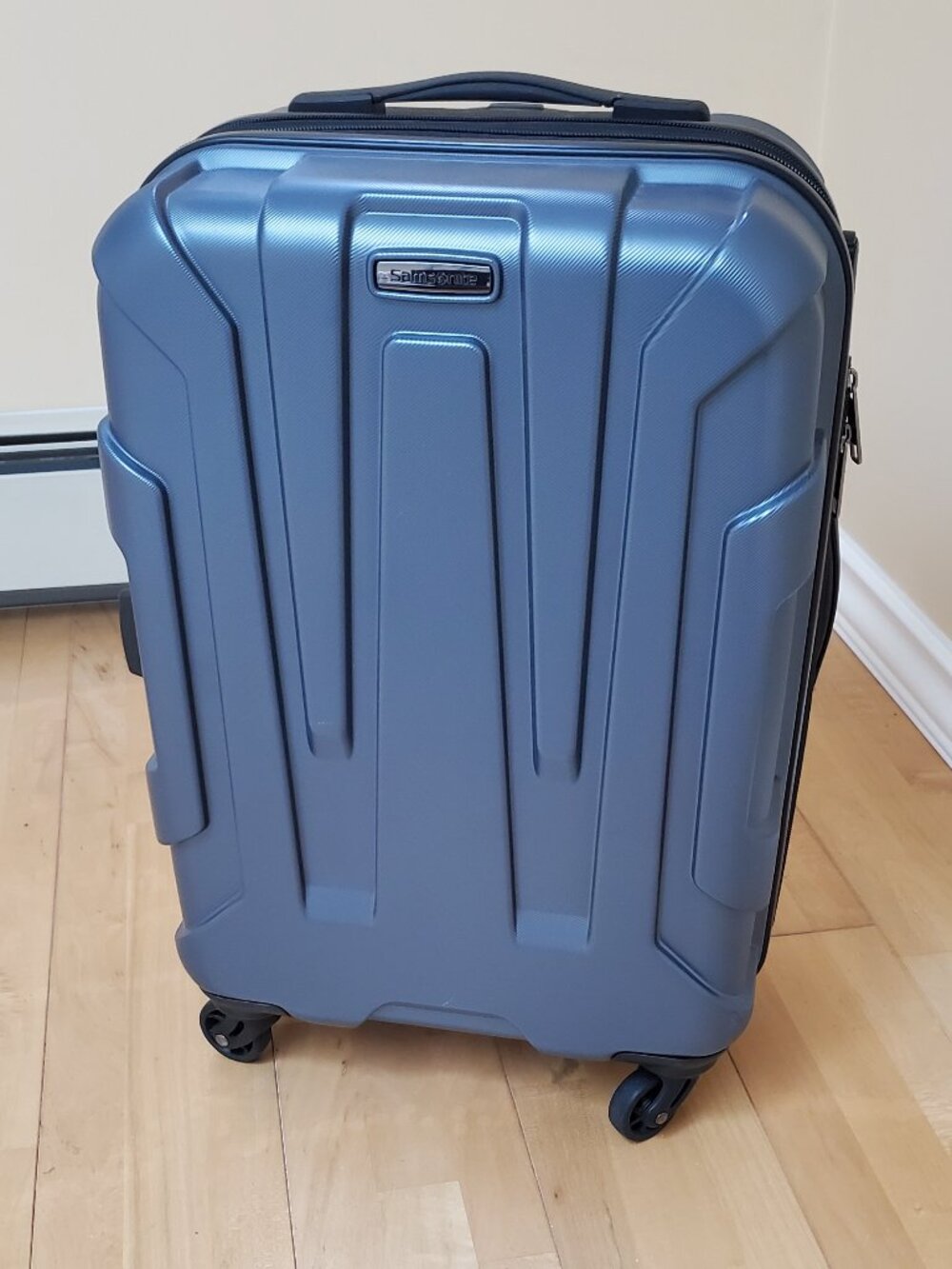 Samsonite Centric Expandable Hardside Carry On 20" Luggage